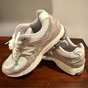 New Balance Light Gray and Off-White Athletic Shoes Size 11 mens